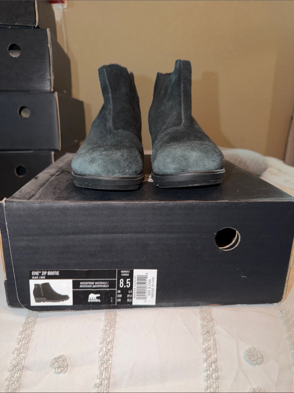 SOREL Womens suede  Boots in Black - 8.5